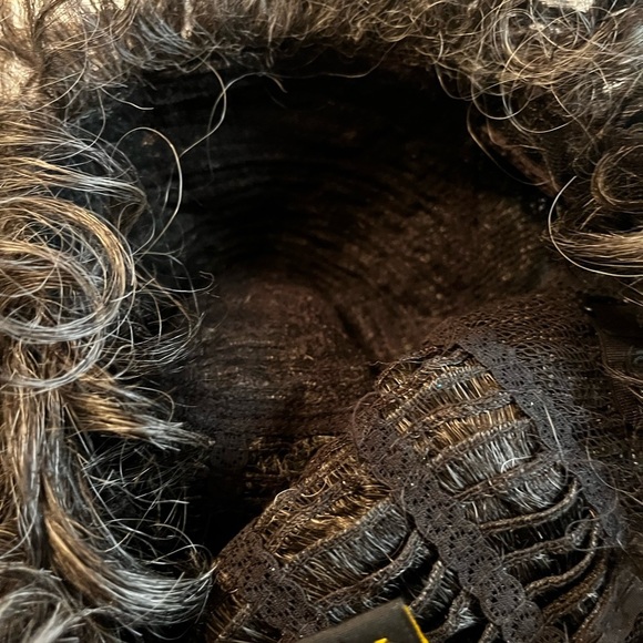 Fashion Source Wig Collection Salt & Pepper Women curly wig - Picture 5 of 7